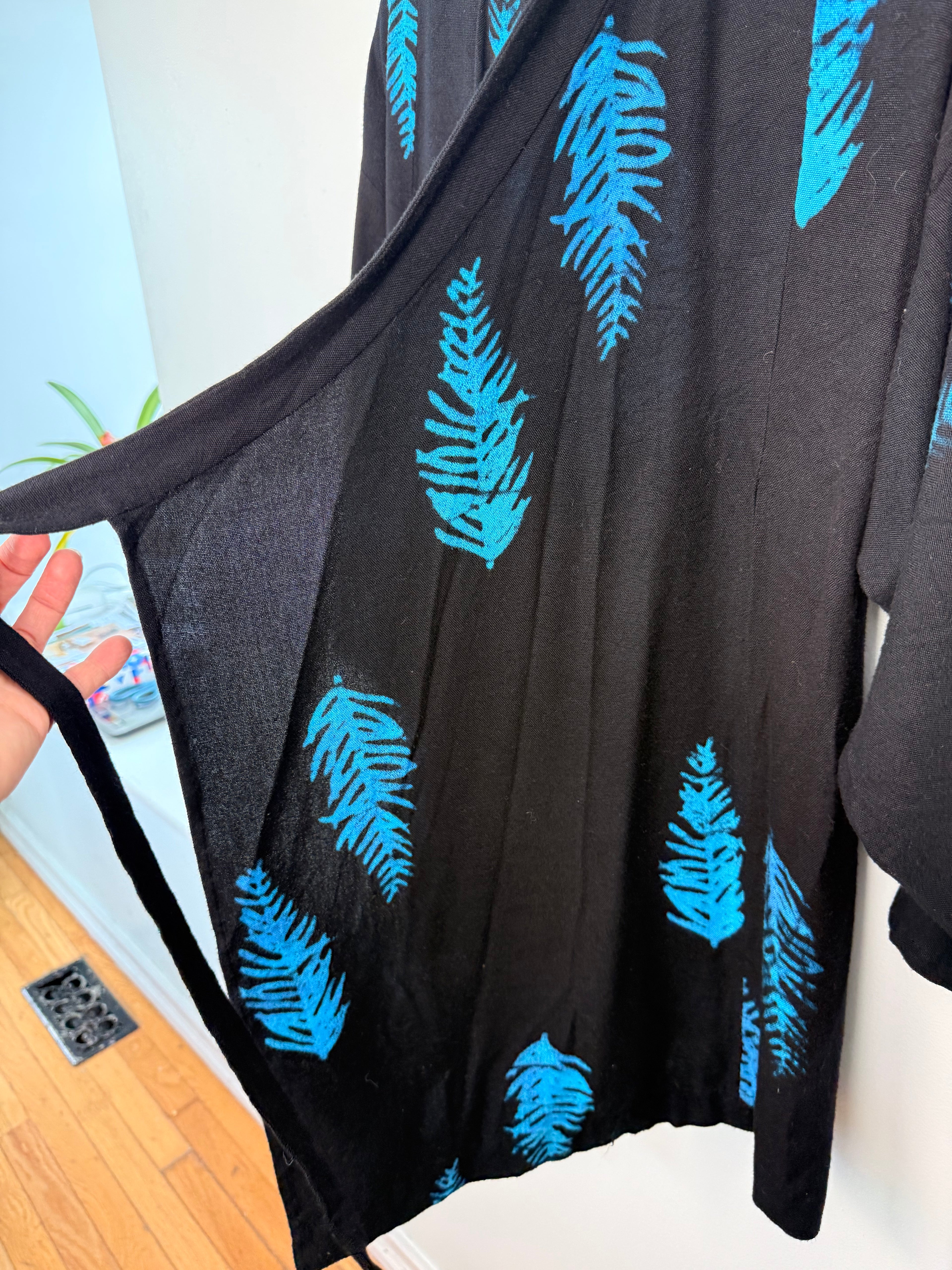 front flow of Black & Turquoise Feather Print One-Size Wrap Kimono Jacket