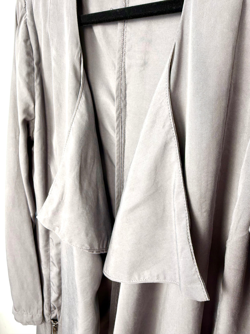 ront lapel detail on  Minus Copenhagen Afrah Blazer|Jacket with waterfall detail in front 