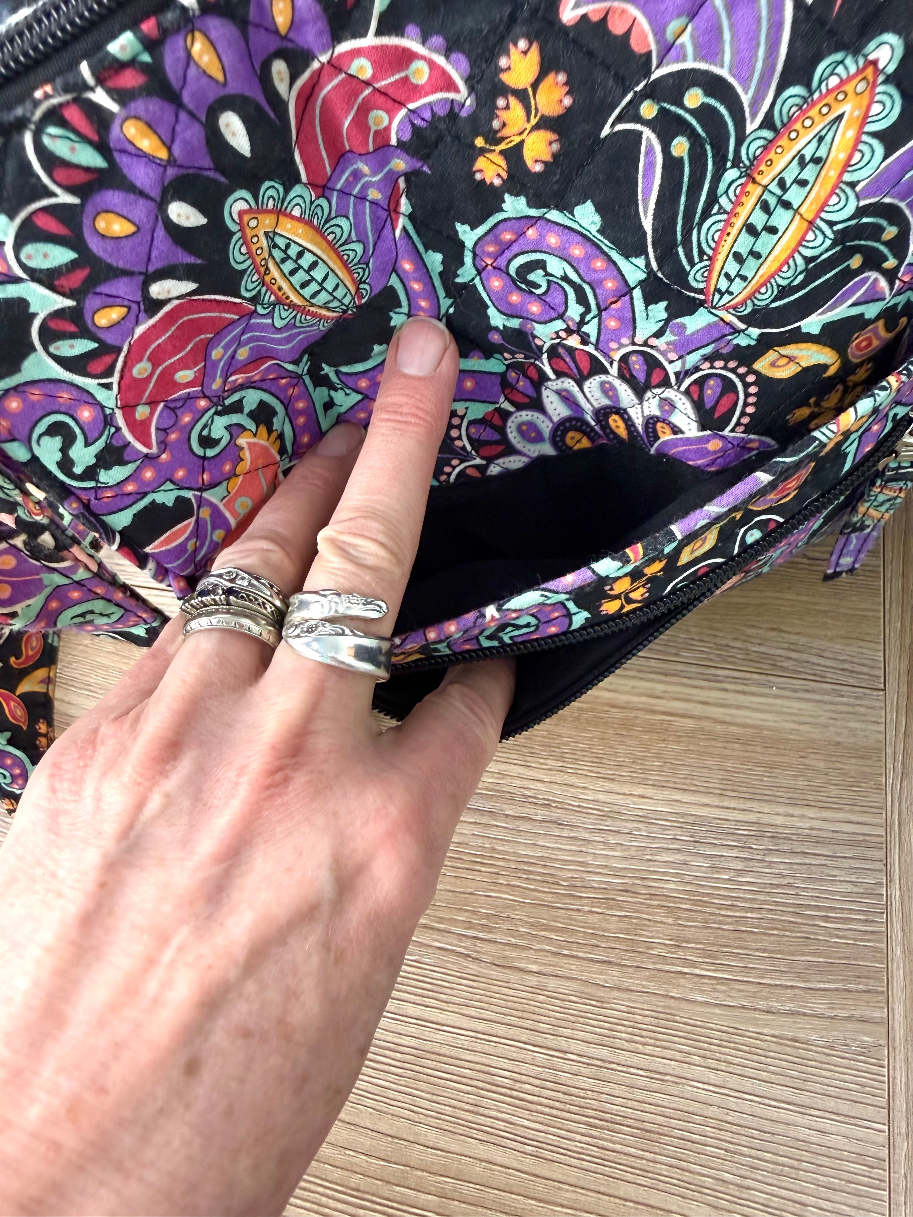 front outside pockets on Waverly Inspirations Quilted Paisley Crossbody Bag at Blue Sparrow Shop Canadian Resale Reimagined