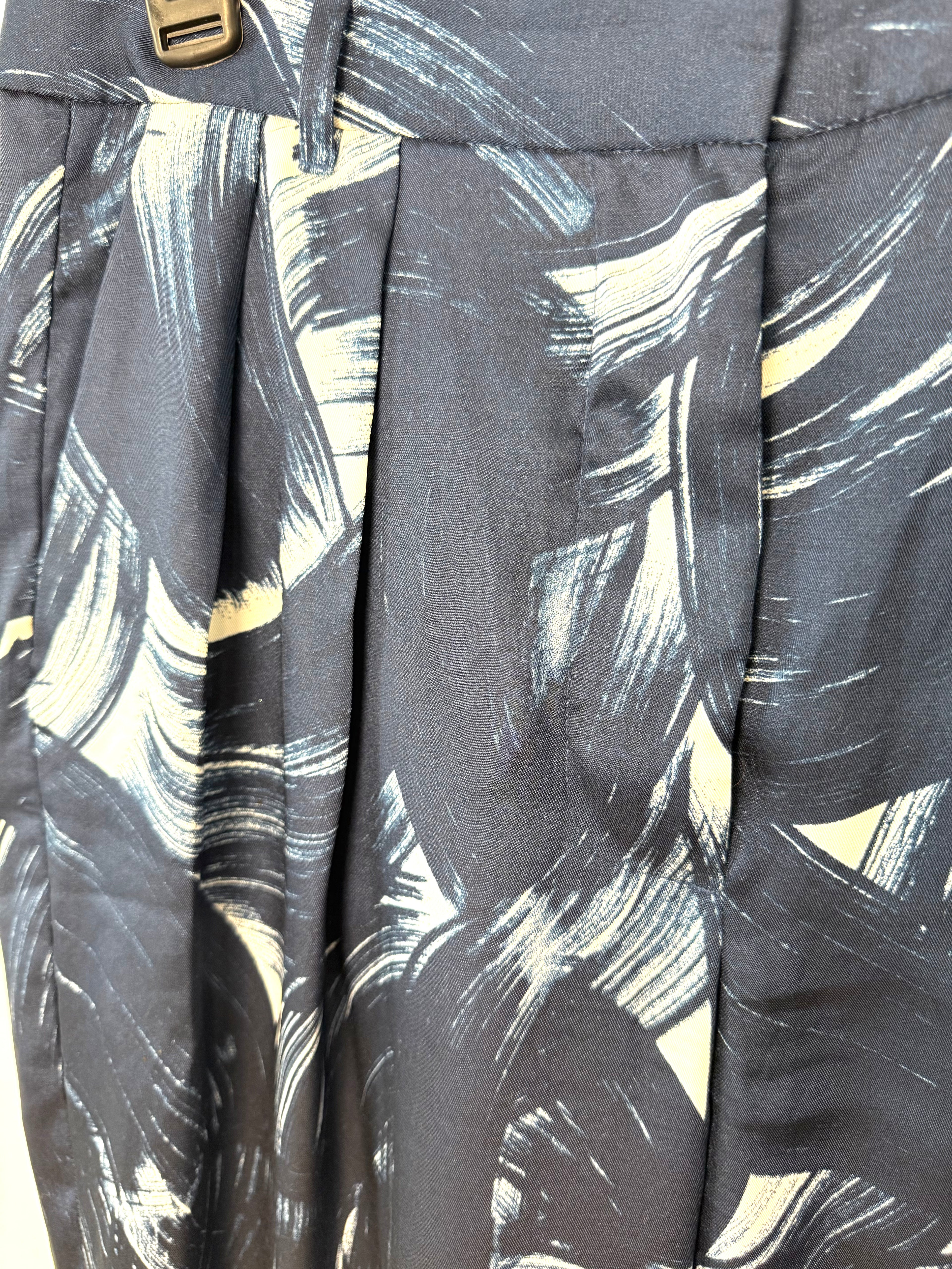 front pleats and pocket detail on Banana Republic wide leg patterned pants