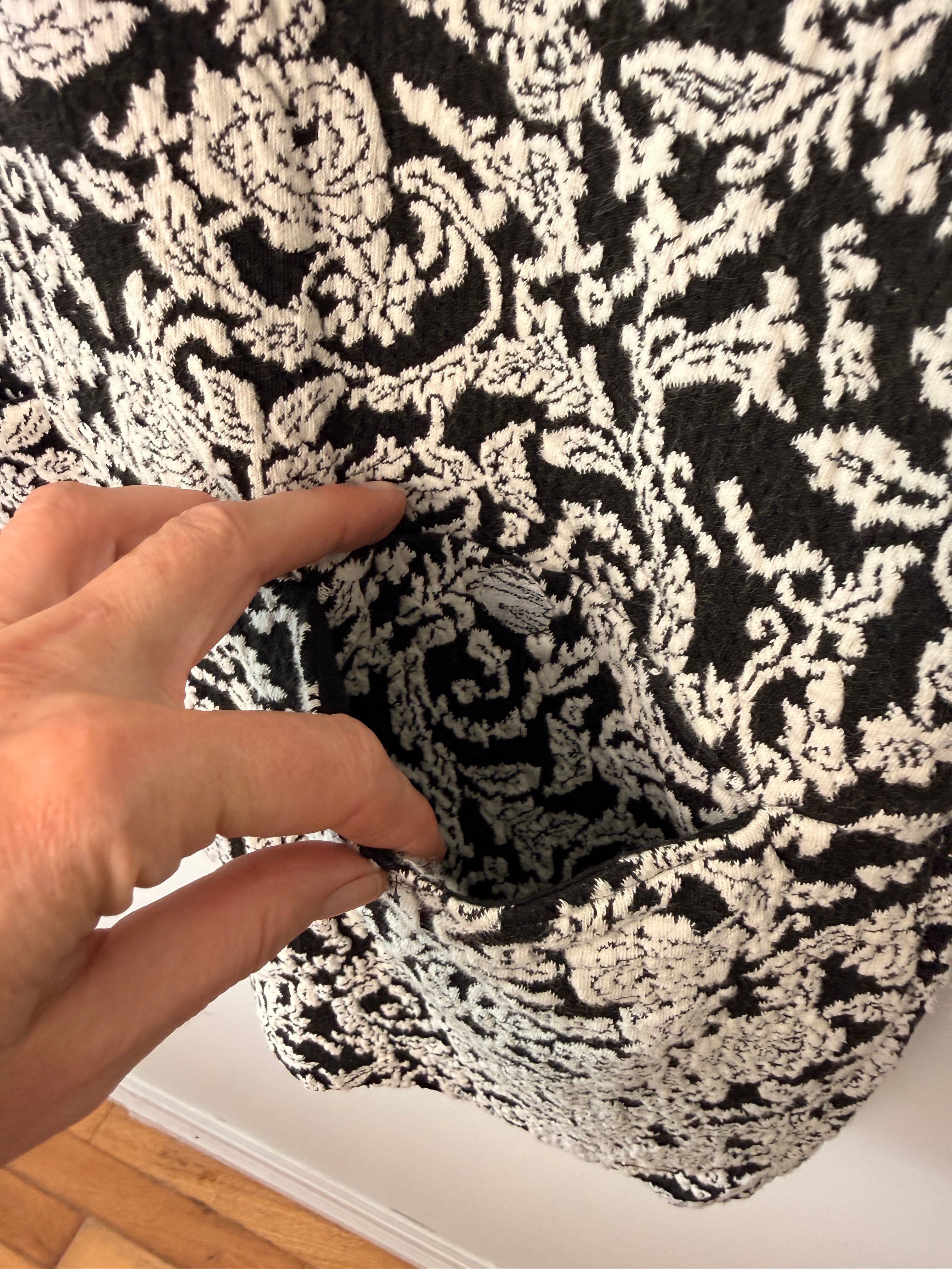 front pocket on Joules Black & Cream Floral Jacquard Tunic Dress | Size 8