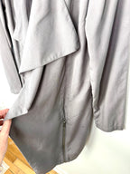front waterfall detail at lapel on Minus Copenhagen Afrah Blazer|Jacket with waterfall detail in front 