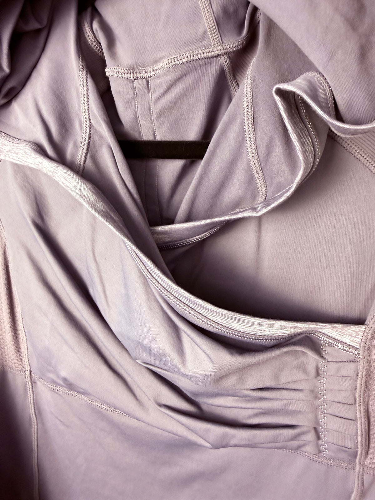 gathered chest detail on front of lululemon pullover size 6