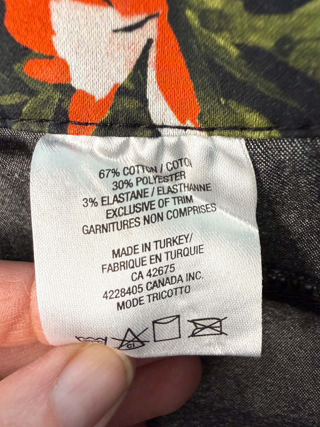 inside label on 67% cotton Tricotto black tropical botanical floral skinny pants  size 10 Canadian brand — Blue Sparrow Shop 