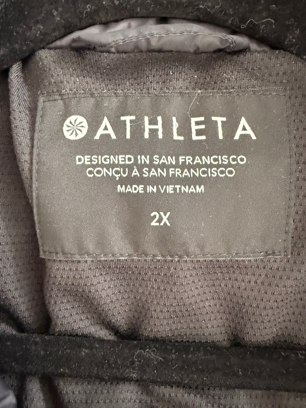 inside label on Athleta Rock Ridge PrimaLoft Insulated Vest in Black  Size XXL 