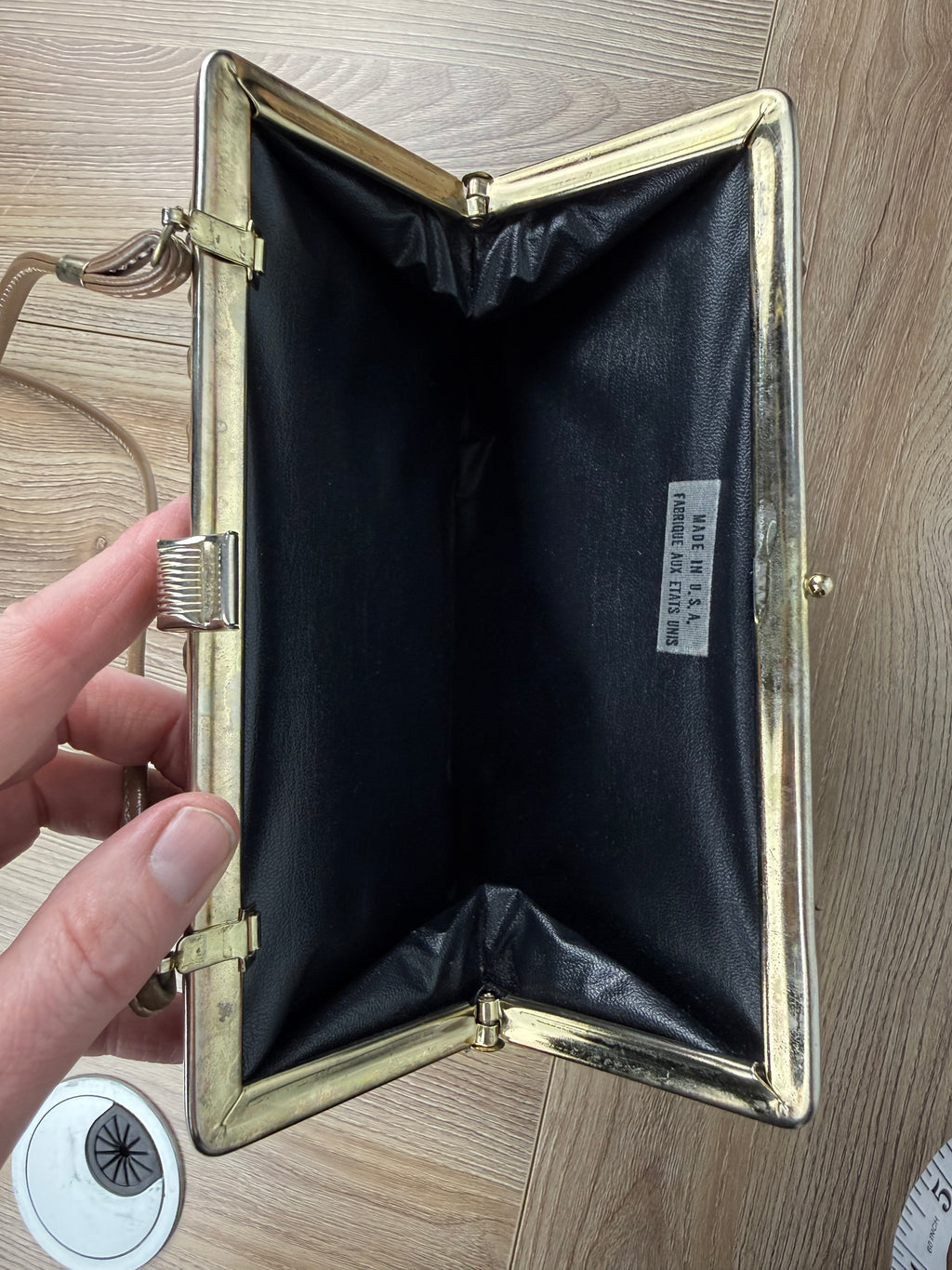 inside of  Made in USA Vintage Brown Leather Frame Purse  
