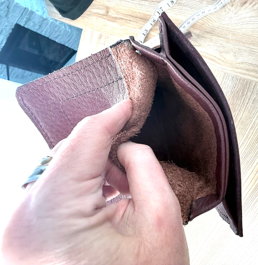 inside of vintage  Made in Canada Leatherworks Crossbody Bag 2