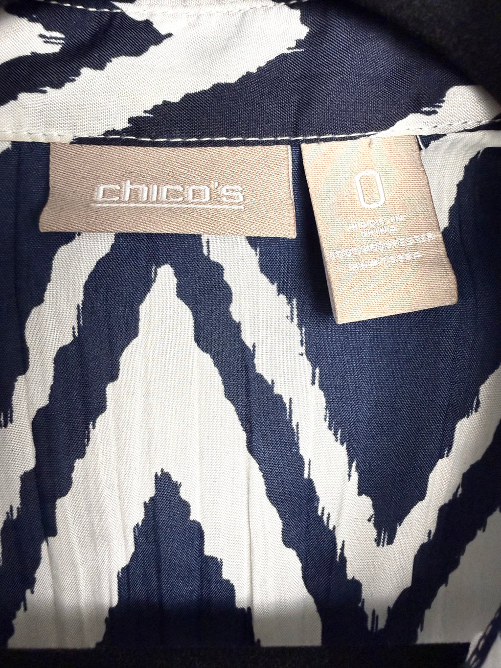inside tag Chicos chevron patterned summer top 