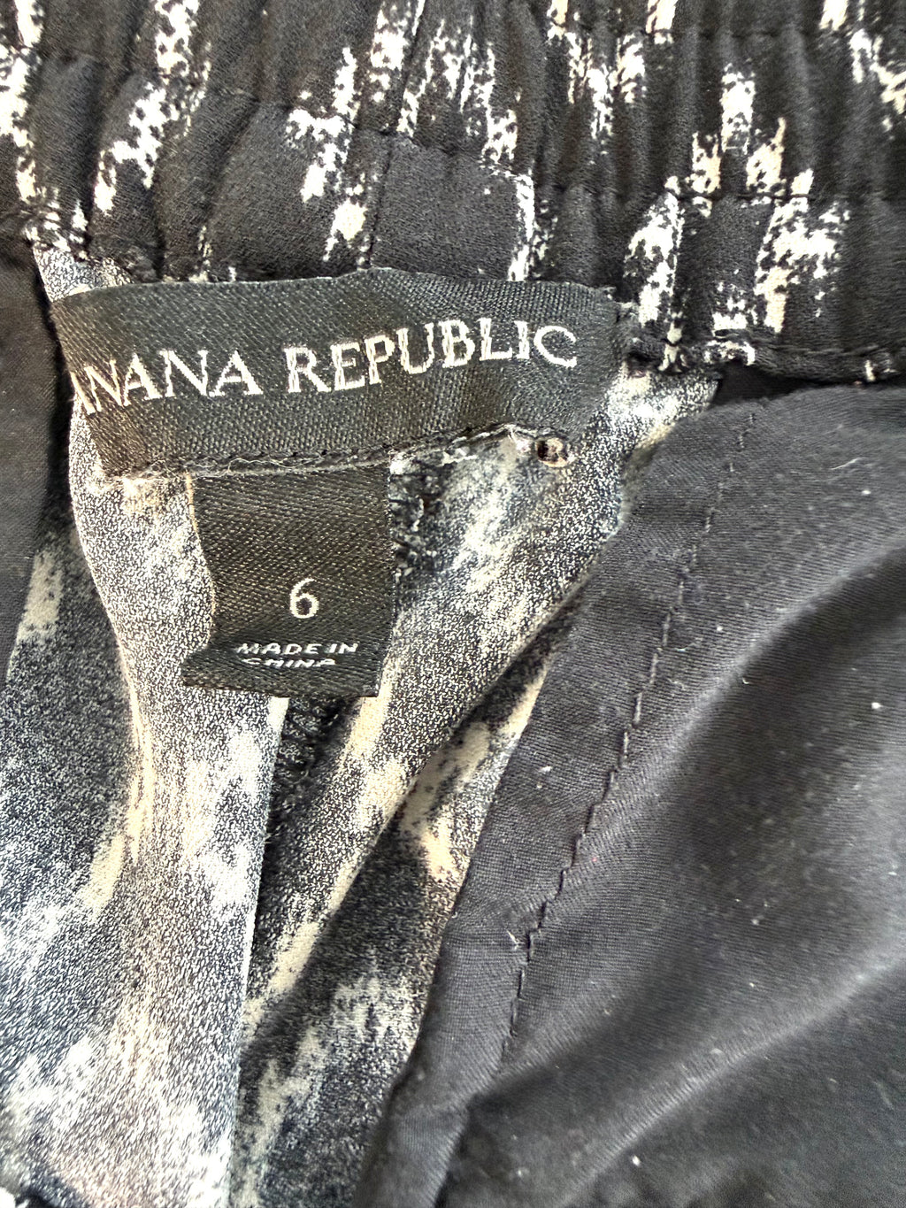 inside tag on Banana Republic Ikat Print Pants 
