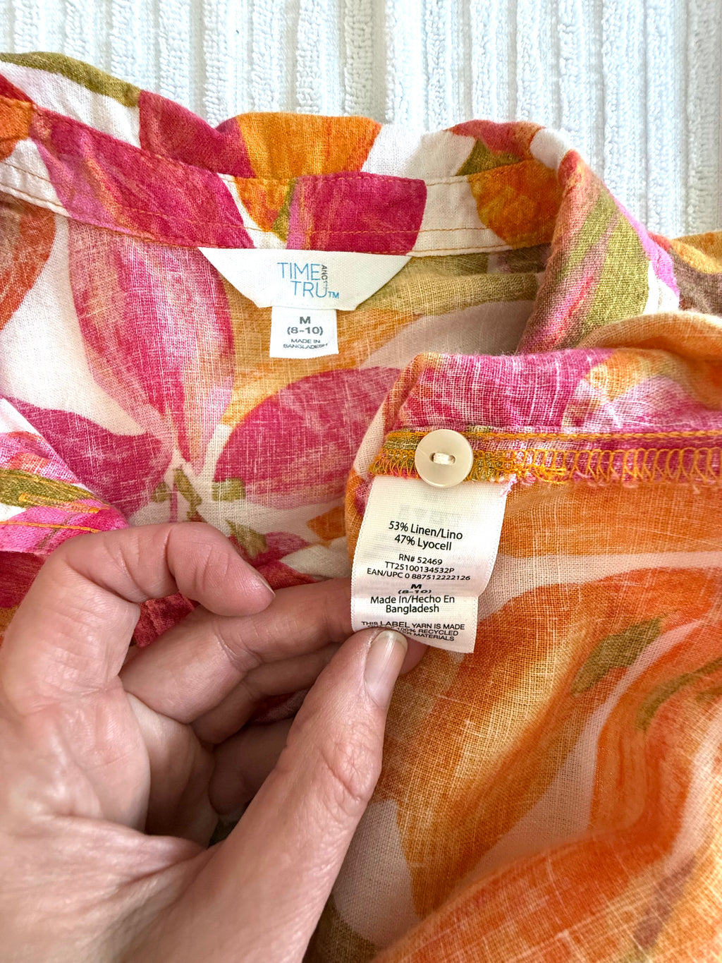 inside tags on Linen Lyocell Blend Time and Tru Tropical Shirt | Size M at Blue Sparrow Shop 