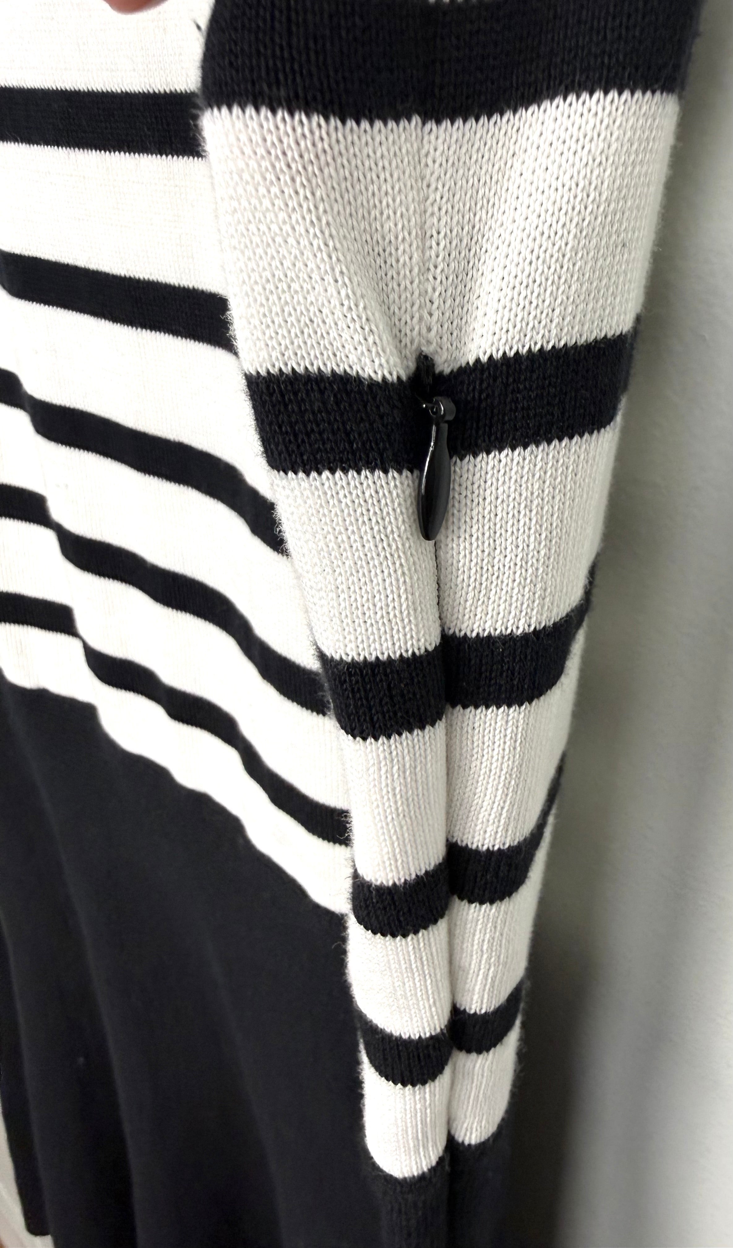 invisible zipper on the side of GAP 100% Cotton Sleeveless Fit-and-Flare Knit Dress at Blue Sparrow Shop 
