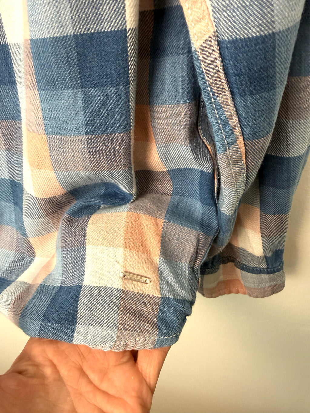 logo emblem on hem of 100% Cotton Tommy Hilfiger Plaid Shirt | Size M