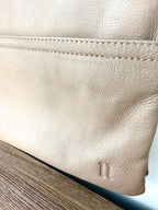 logo on pelle-rfid-leather-crossbody-bag 