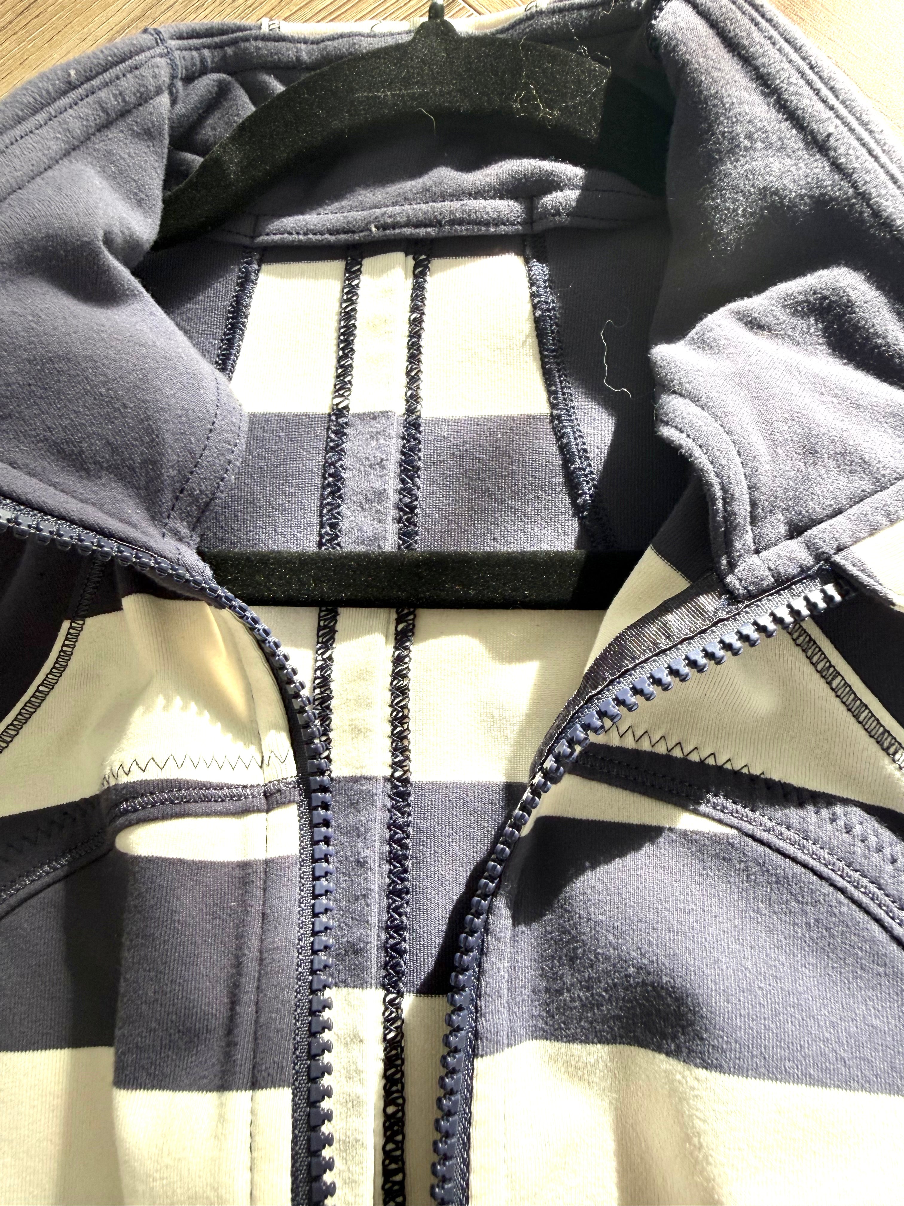 lululemon collar and zipper close up 