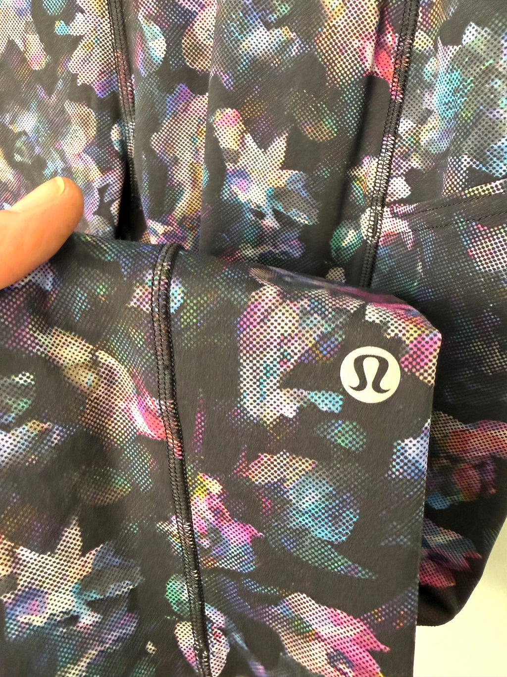 lululemon logo on Lululemon floral capris | Size 6 at Blue Sparrow Shop 