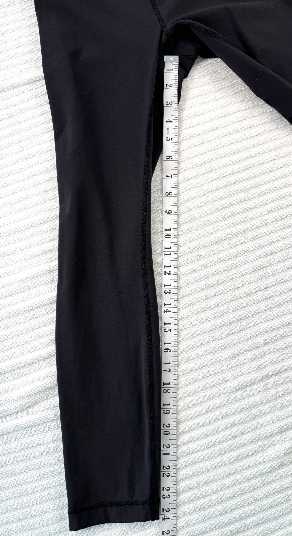 lululemon pre-loved leggings at Blue Sparrow Shop size 4 measuring 24" inseam