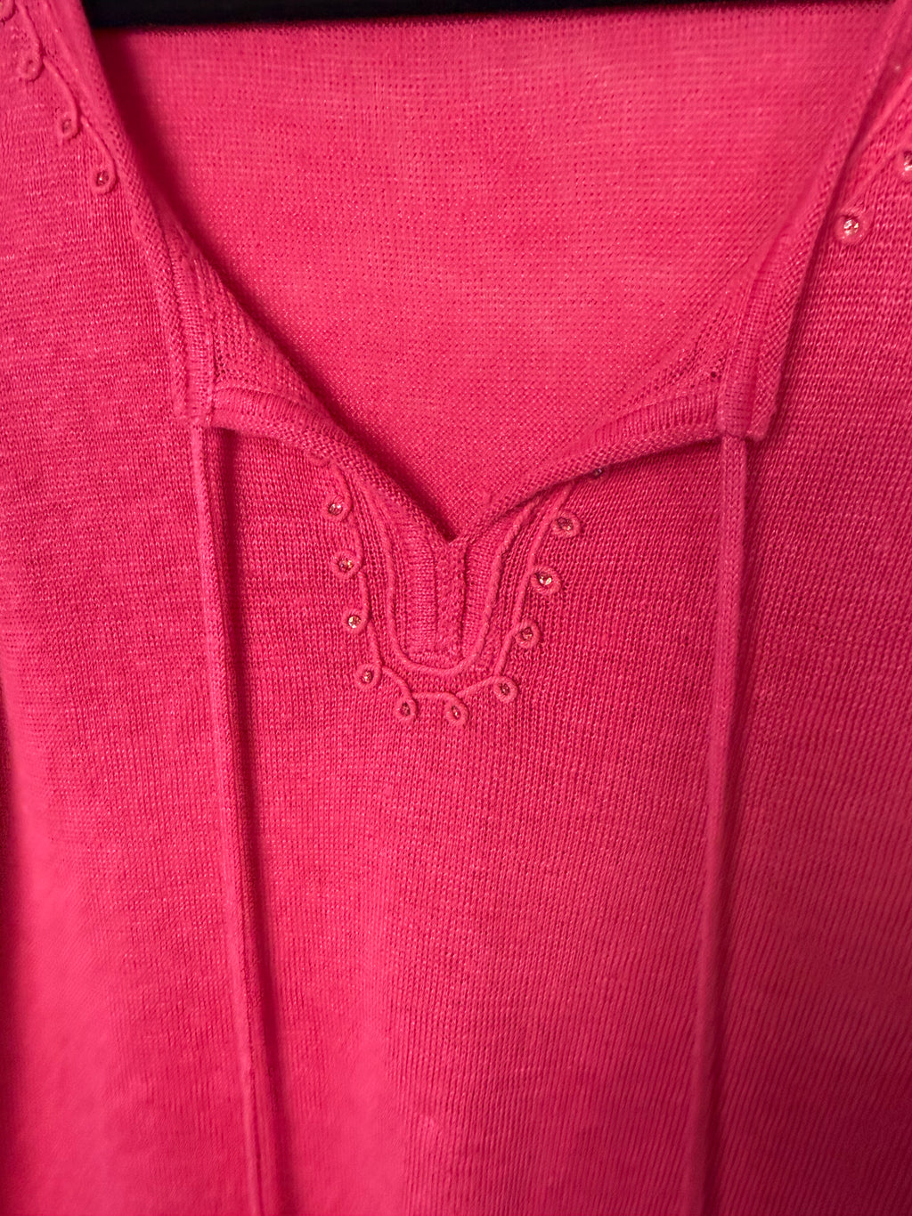neckline of 100% Linen Sleeveless Top | Size L at Blue Sparrow Shop