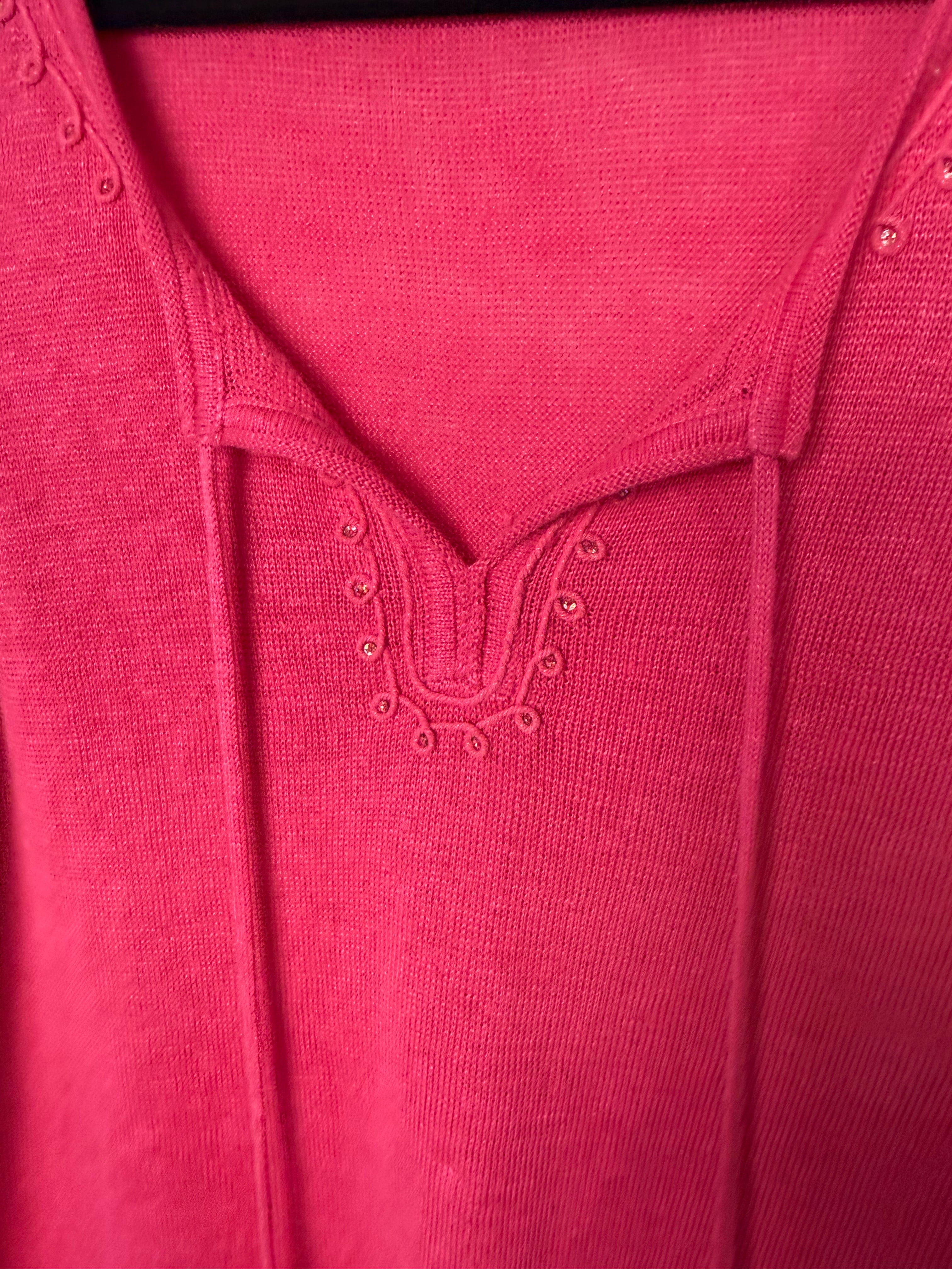 neckline of 100% Linen Sleeveless Top | Size L at Blue Sparrow Shop