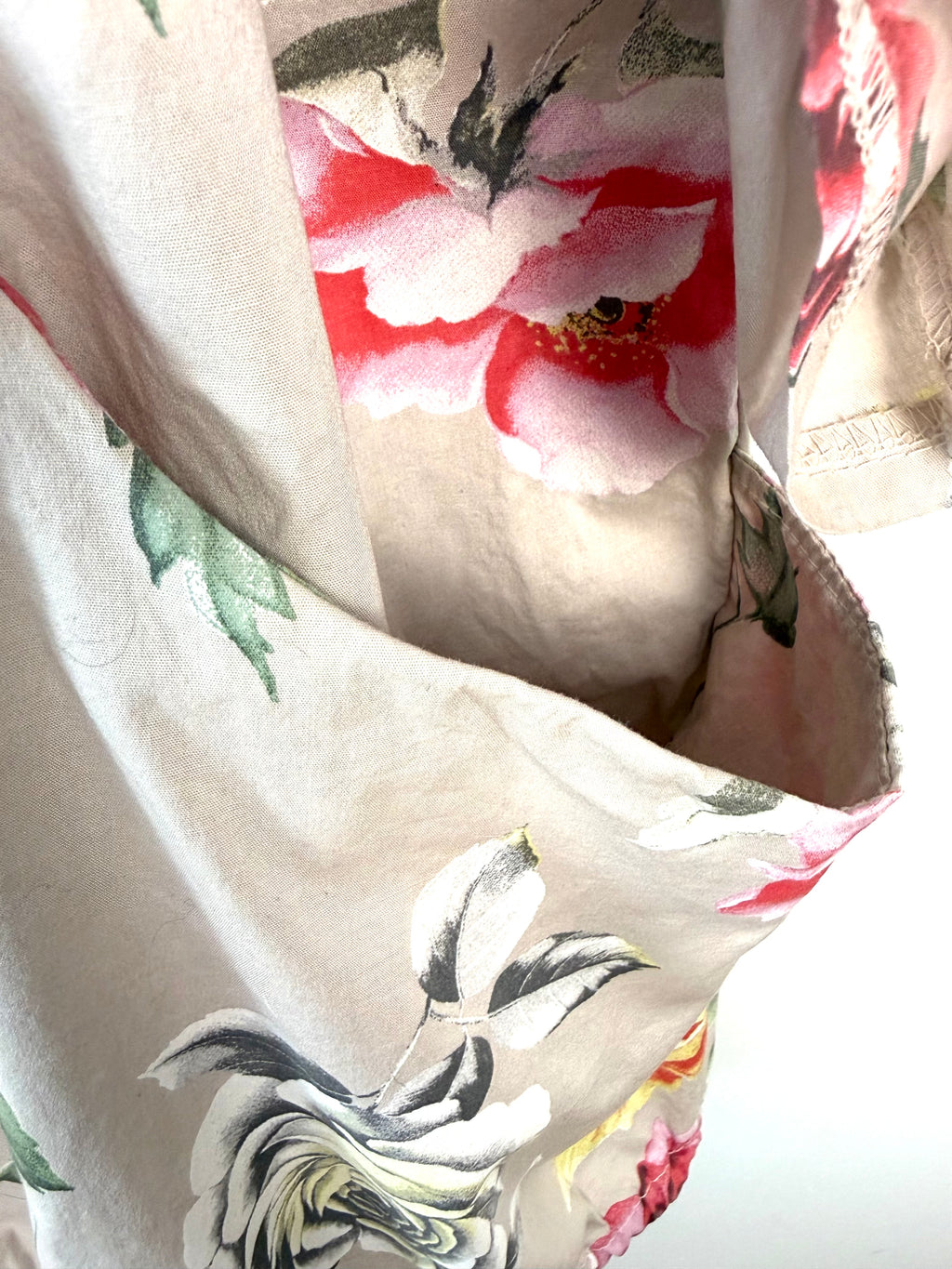 pocket detail of Oversized cottagecore floral jacket with hood and pockets slow fashion
