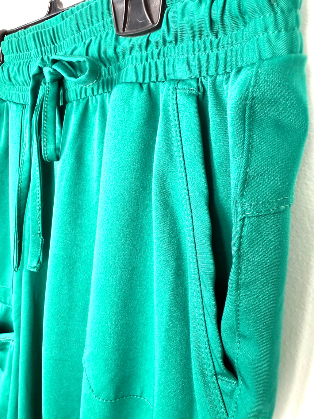 pocket detail womens casual scrub pant from Healing hands in Emerald Green 