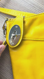 video showing how clasp/lock works on Enzo Bertini Made in Italy leather bag
