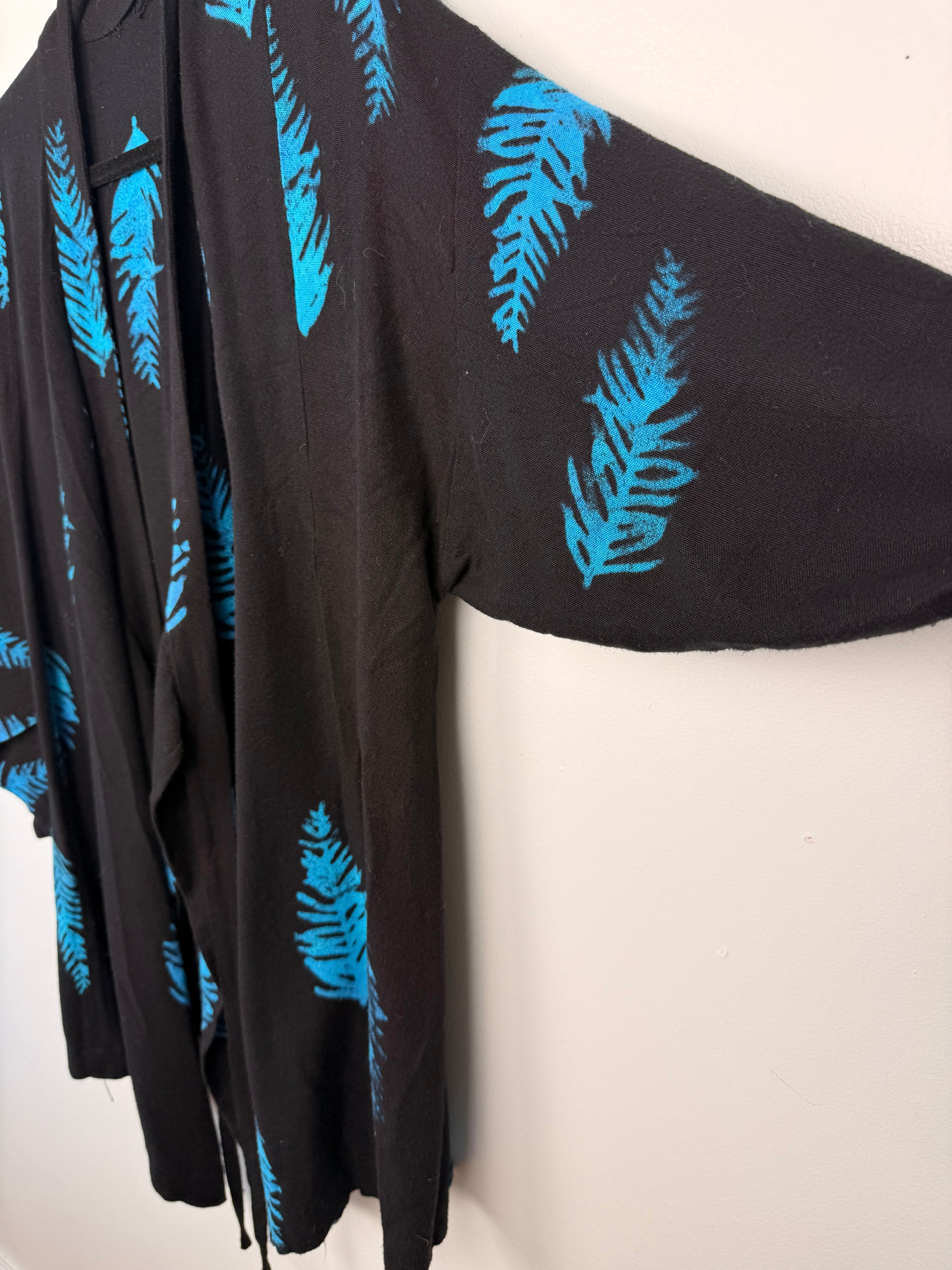side and sleeve flow on Black & Turquoise Feather Print One-Size Wrap Kimono Jacket