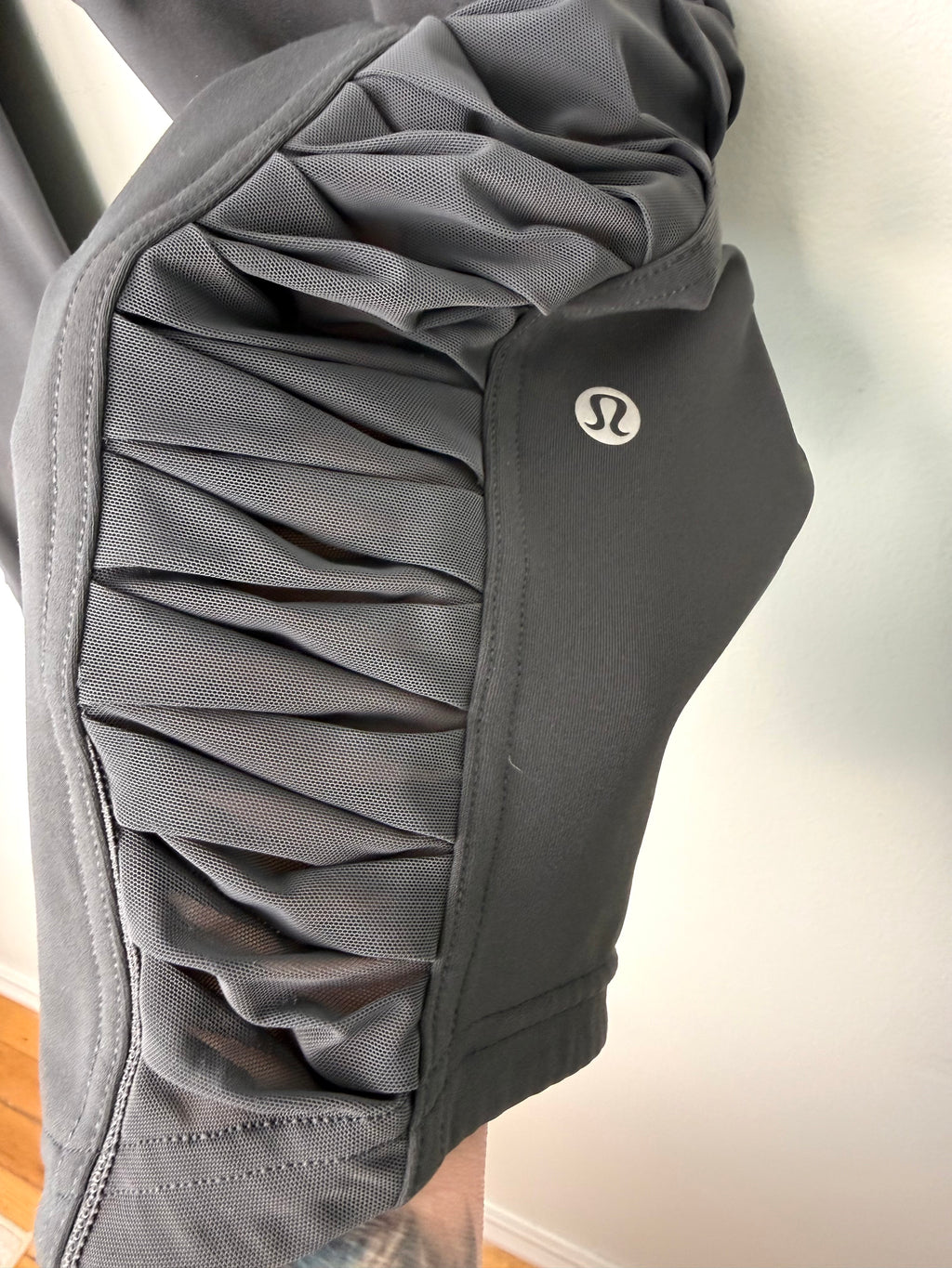 side of leg on Lululemon Capris with ruched side detail | Size 8  at Blue Sparrow Shop 