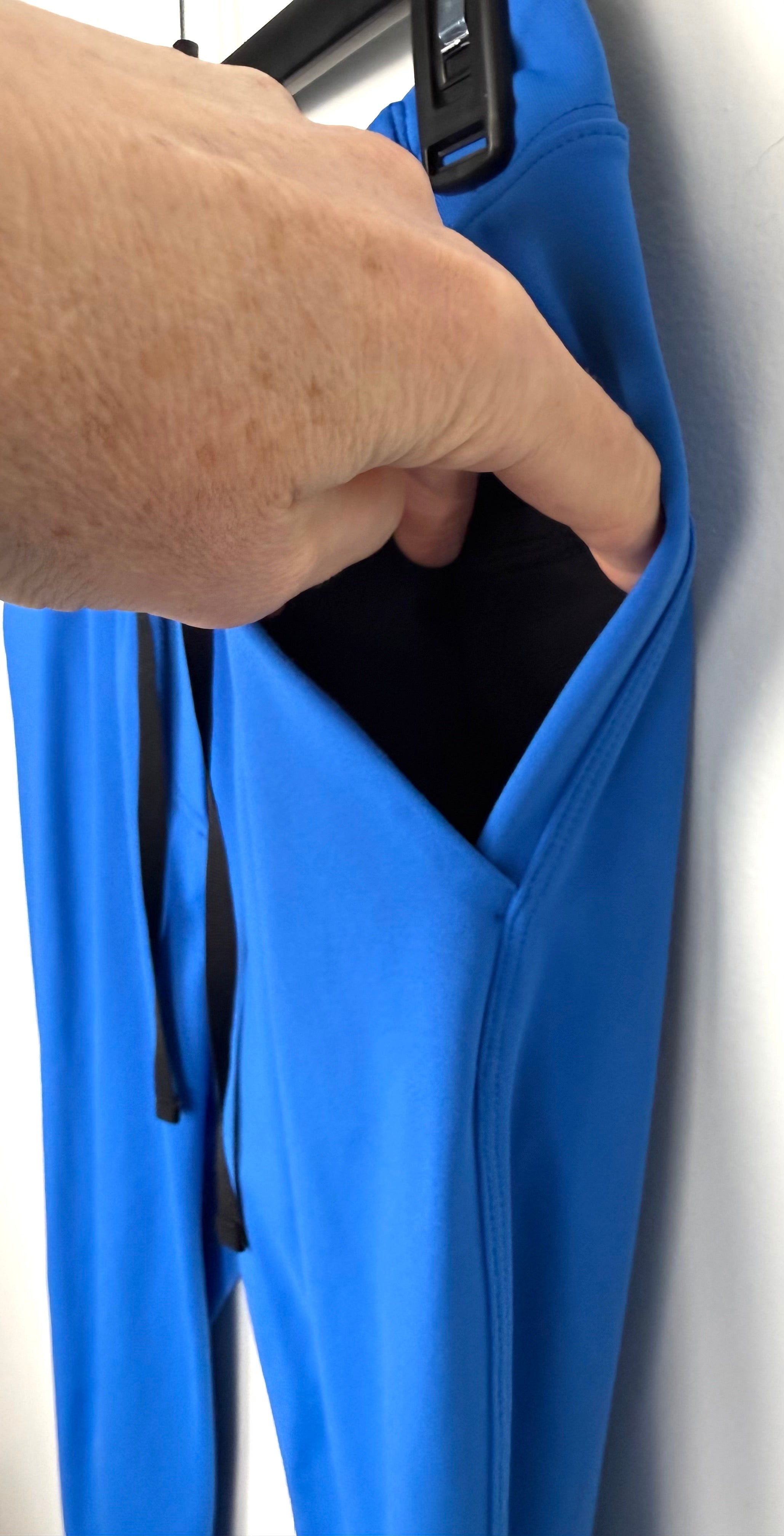 side pocket on Lululemon Cobalt Blue Tapered Drawstring Pant, Size 8 | Blue Sparrow Resale Reimagined