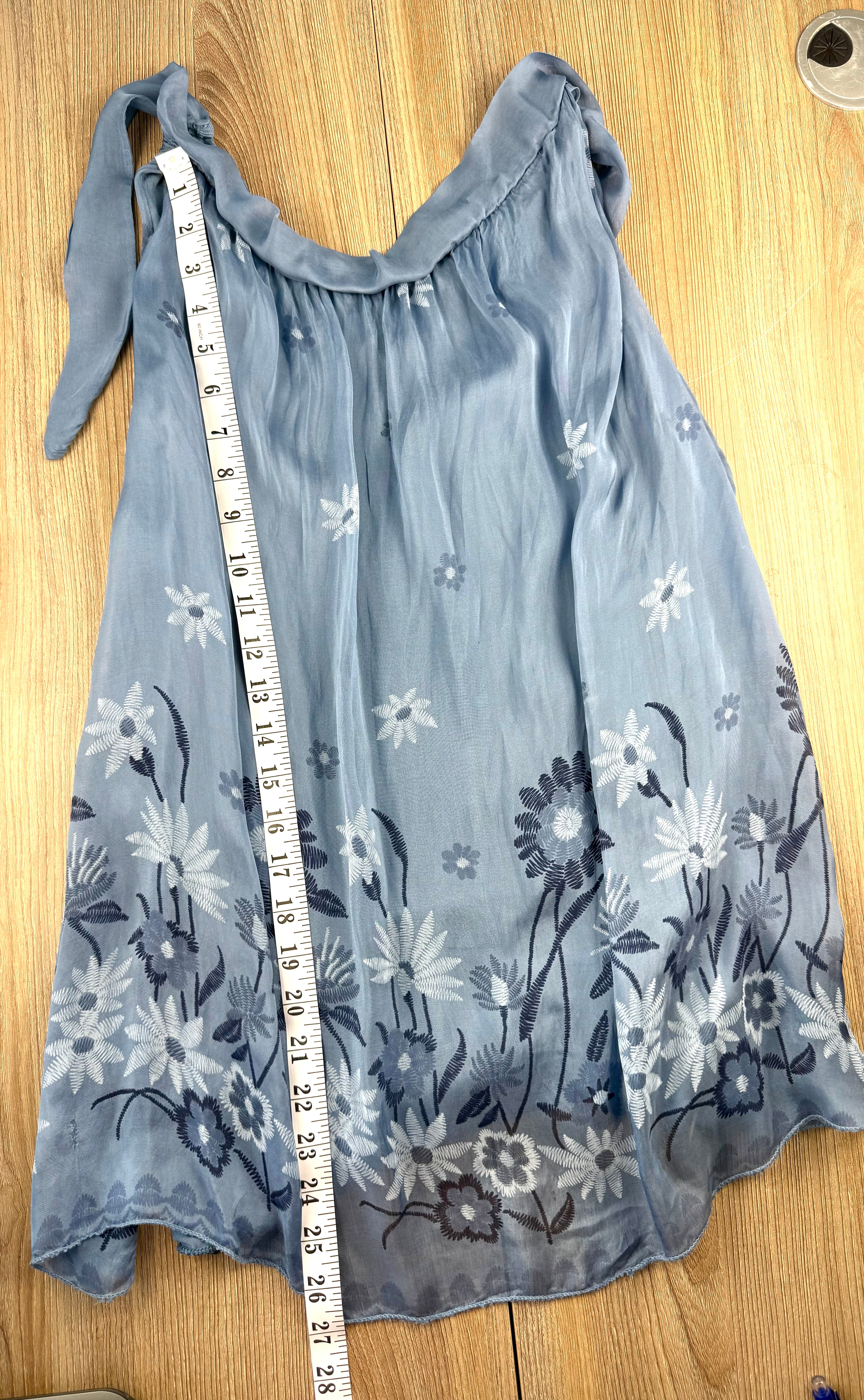 silk blend embroidered sleeveless top by oasis - made in Italy measuring 27" shoulder to hem