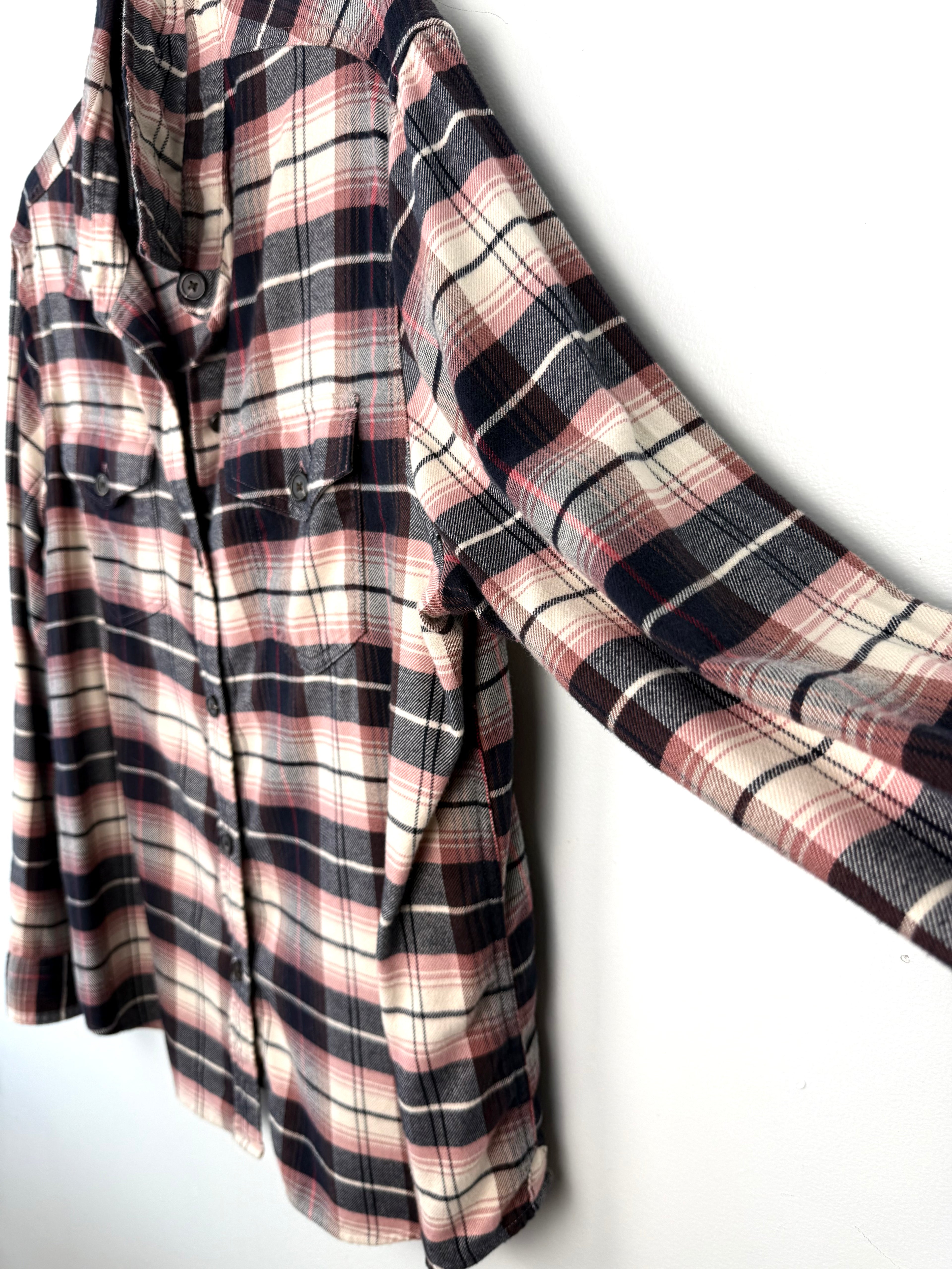 sleeve and flow of Tilley Organic Cotton Plaid Shirt 