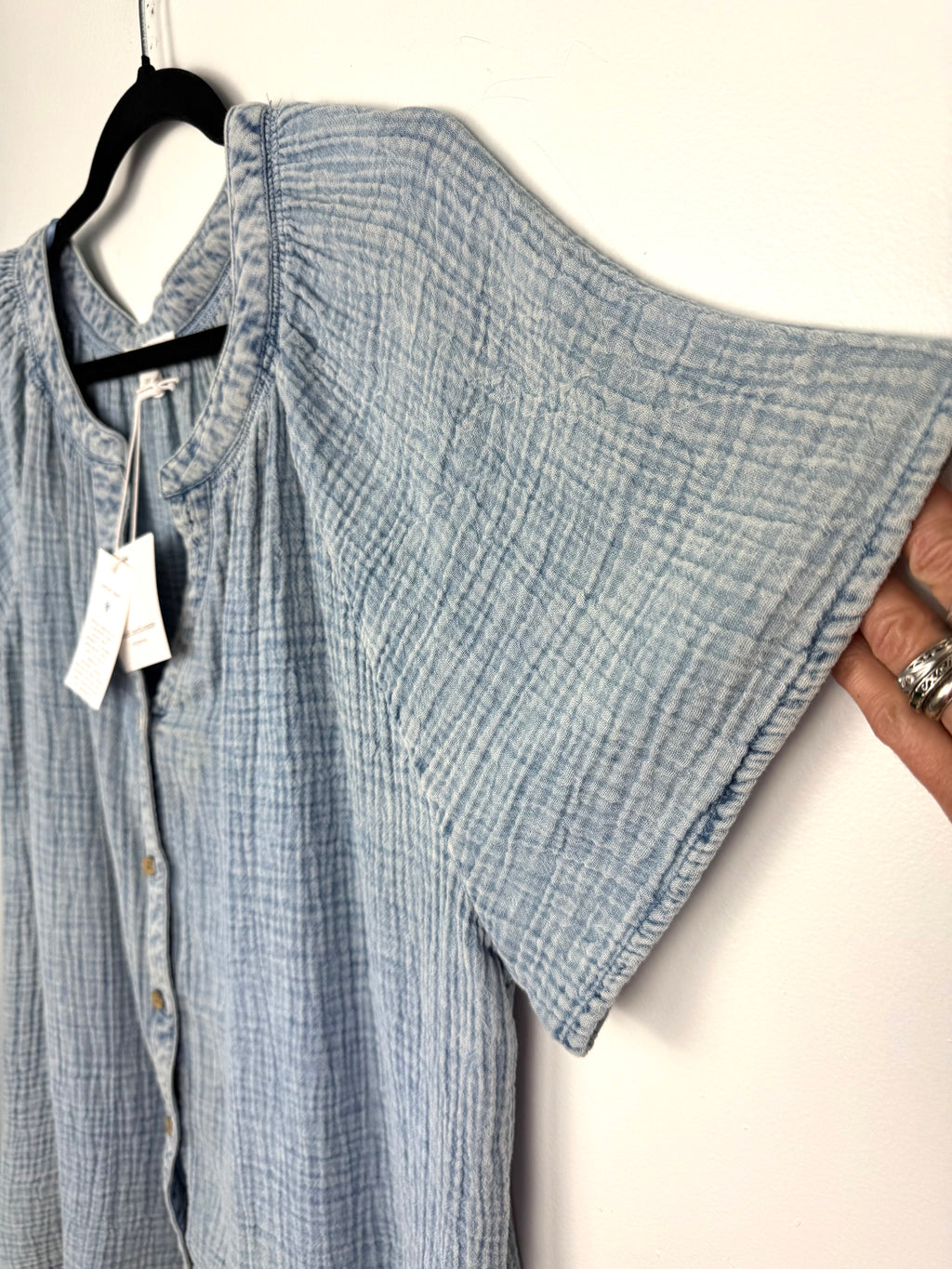 sleeve detail on 100% Cotton NWT Gauze Henley Top | Size 1X  at Blue Sparrow Shop