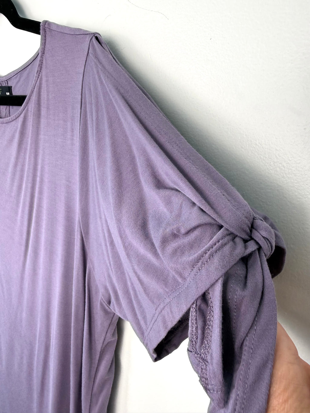 sleeve knot detail on Bamboo LNBF Mauve Cutout Sleeve Top | Sustainable Fashion | Women's Medium