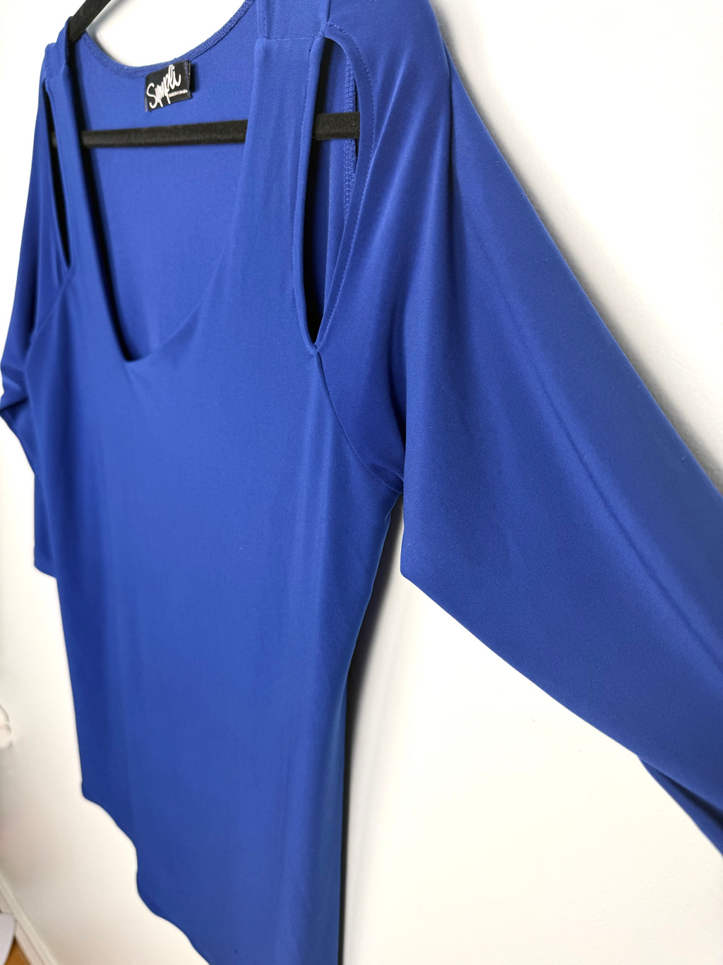 sleeve detail on Sympli Asymmetrical Cold-Shoulder V-Neck Top 