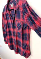 sleeve flow on 100% Cotton TNA Button Front Shirt | Size L
