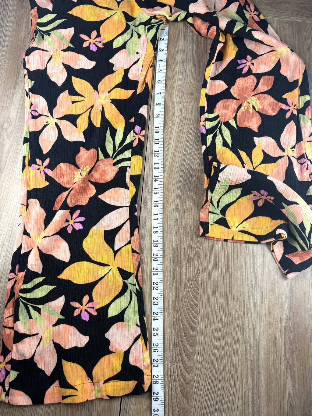 tropical floral wide leg pants measuring 29" inseam 