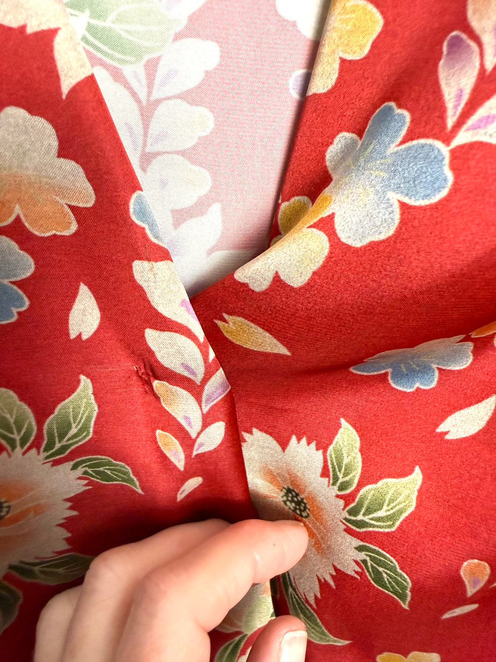 up close vnk Zara red floral bodysuit 