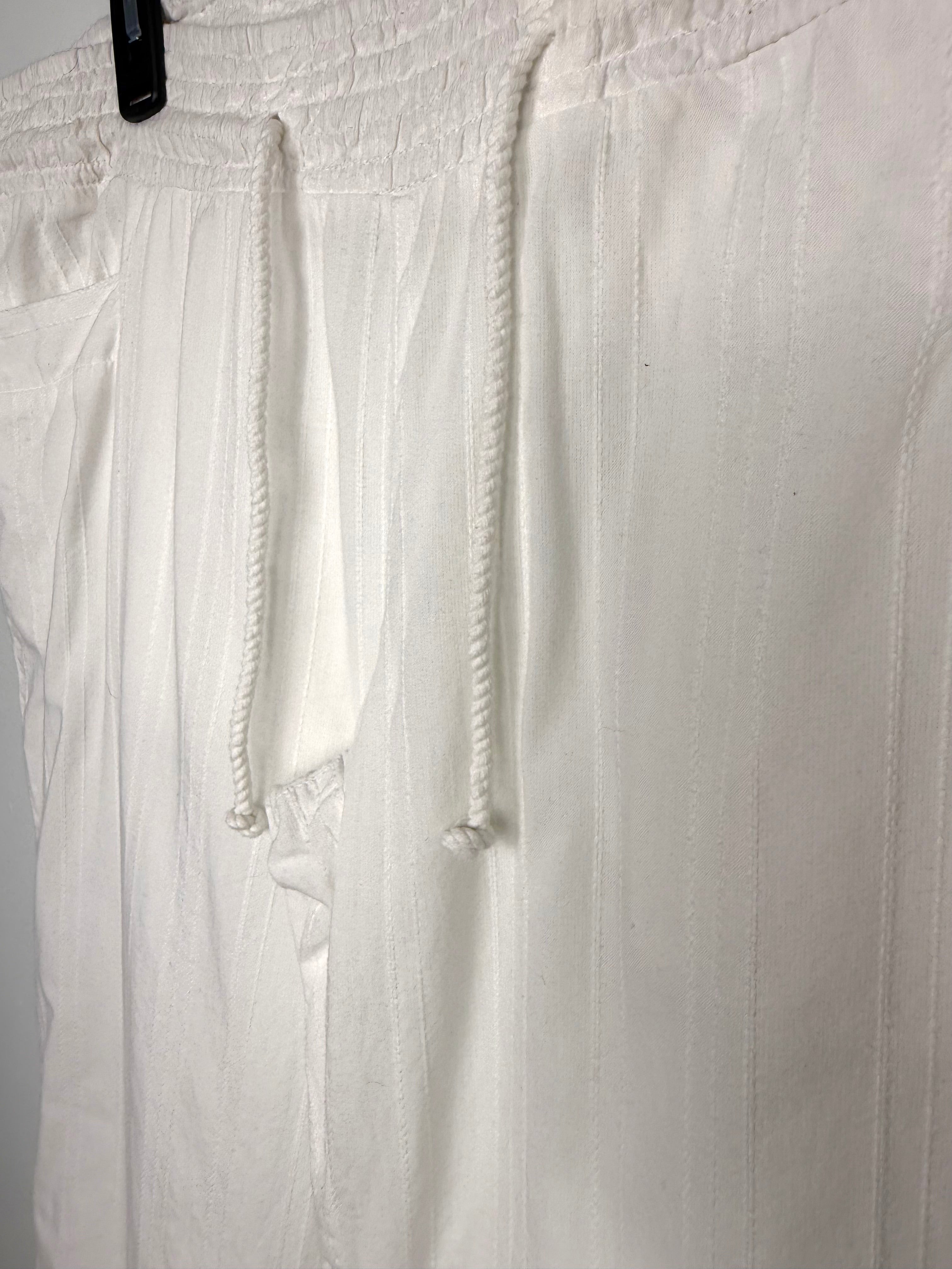 waist on 100% Cotton  Wide-Leg Beach Pants | Size XL  at Blue Sparrow Shop Resale 